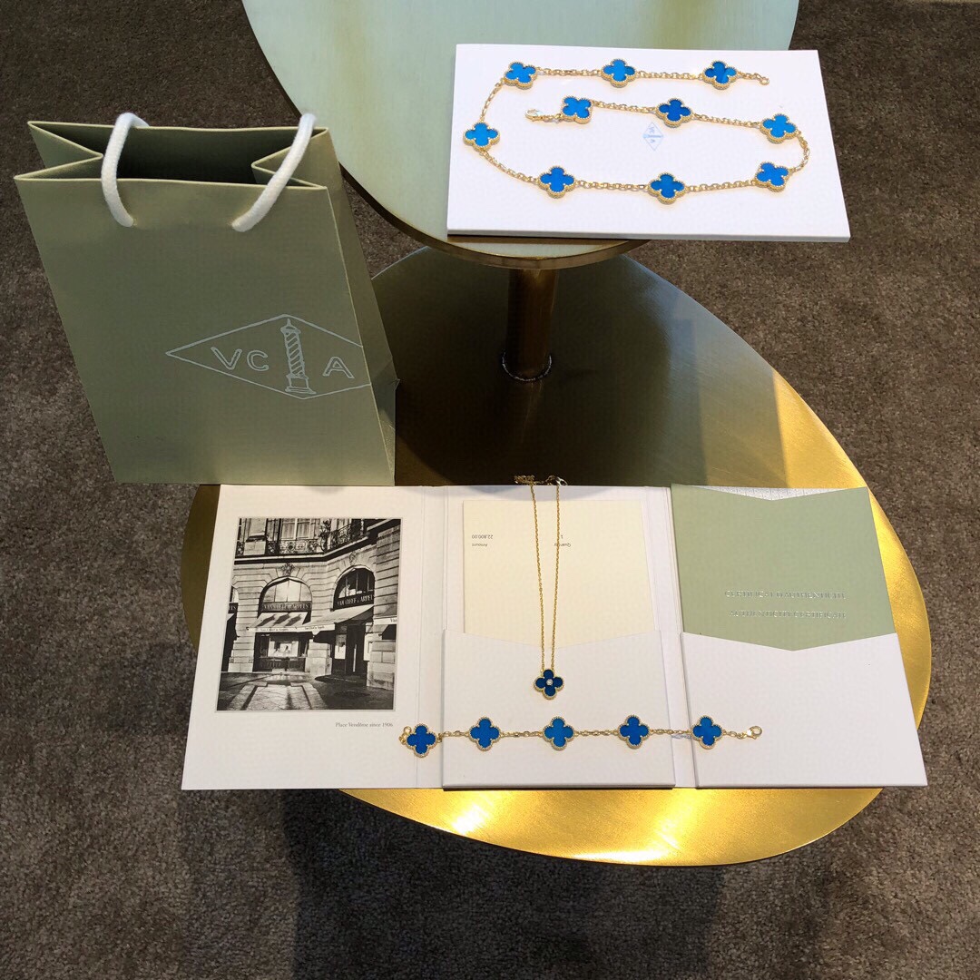 NO:720693,Based on the four-leaf clover Z with diamonds and the 5-flower gold and white four-leaf clover bracelet Z, we made this set of [Blue Sèvres porcelain four-leaf clover full series] [Rose] [Rose] Our four-leaf clover development is no longer one or two years. It takes nearly two years to develop and finalize a version before finalizing the current version. Therefore, please cherish it [strong][strong][strong]  The color of this 2019 limited edition is [Blue Sèvres Porcelain], which is really beautiful. The color is so surprising, and it is excellent and white at the same time. I can’t find any reason to say NO!  In a word, you must buy it!  ,,bracelet,Cardia high-end jewelry19860909我们根据金贝带钻的四叶草Z,5花金白四叶草手链Z,做出了这套【蓝色塞夫勒瓷四叶草全系列】[玫瑰][玫瑰] 我们的四叶草开发已经不是一年两年了,开发确定一个版费时就是接近2年的时间,才确定了现在现有的这个版,所以,请万分珍惜[强][强][强] 这次19年的限量版颜色为【蓝色塞夫勒瓷】,真心美爆了,颜色实在令人太惊喜了,而且是出色同时又显白,我找不到任何理由say NO！一句话,一定要买！,,bracelet,卡迪亚高端饰品,Jewelry