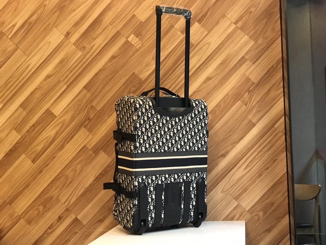 Dior Super Light Travel Box: Original Design, Easy Two-Wheel Mobility, Internal Zipper Pocket.