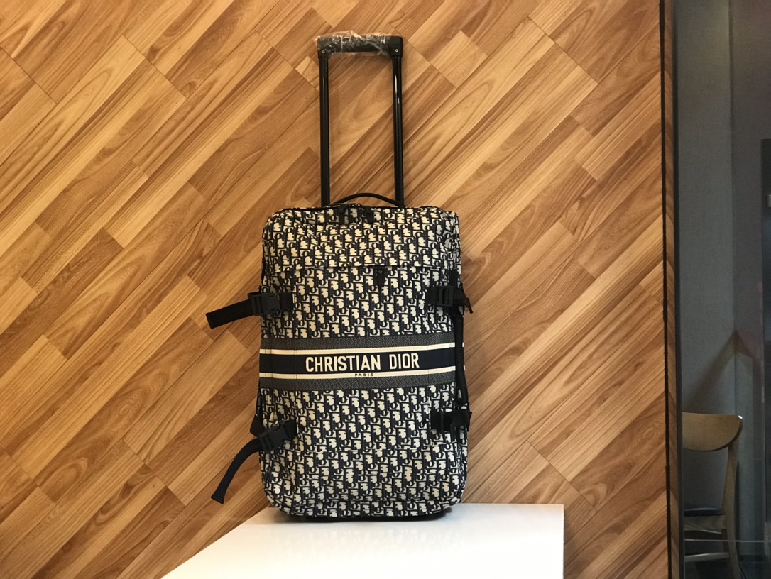 Dior Super Light Travel Box: Original Design, Easy Two-Wheel Mobility, Internal Zipper Pocket. - 图片 2