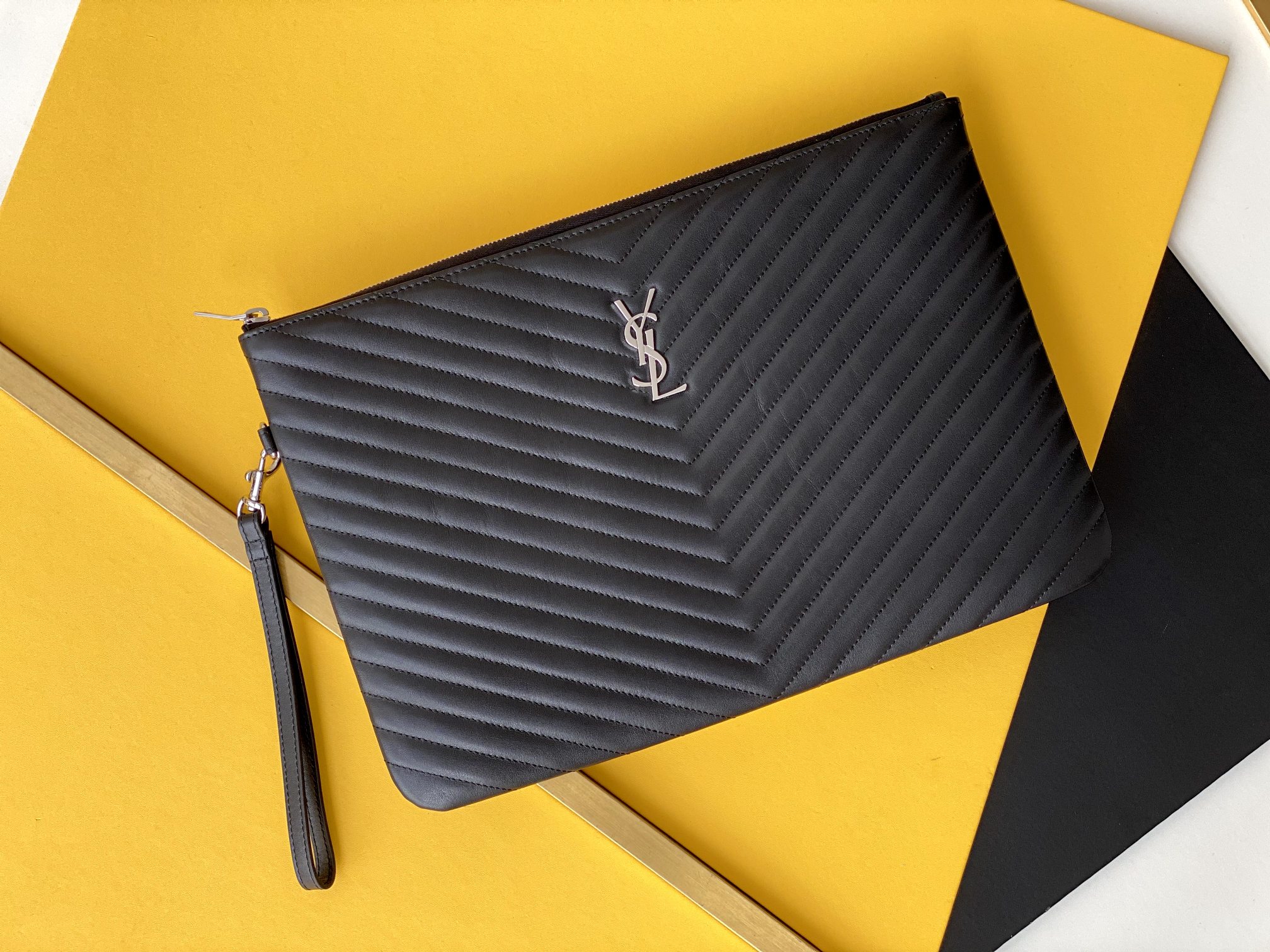 Calfskin Grosgrain Lining Zip Detachable Handle Clutch