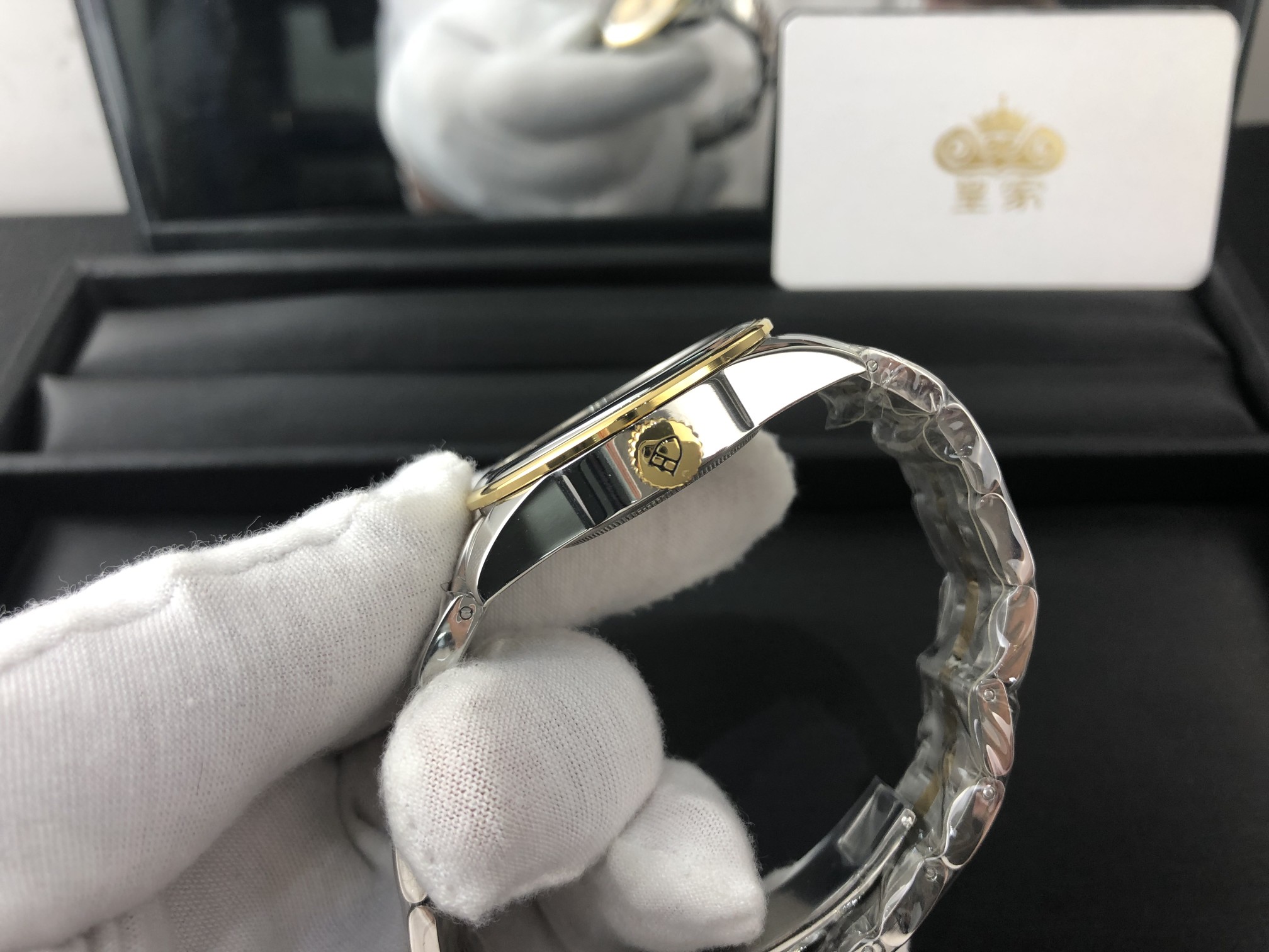 Tudor 皇家 帝舵间金男表