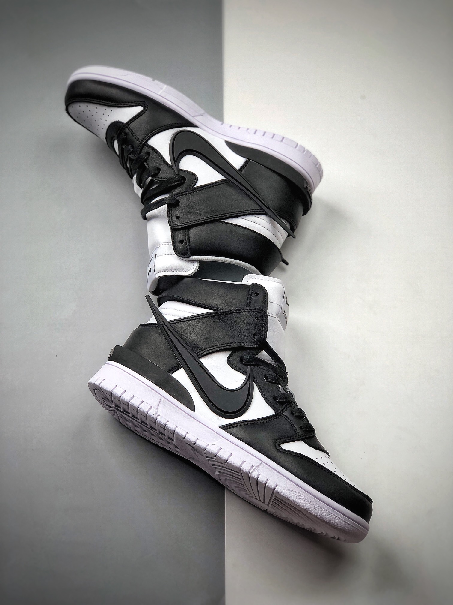 400  AMBUSH xNike SB Dunk High”Black White”扣篮系列高帮休闲运动滑板板鞋 CU7544-001