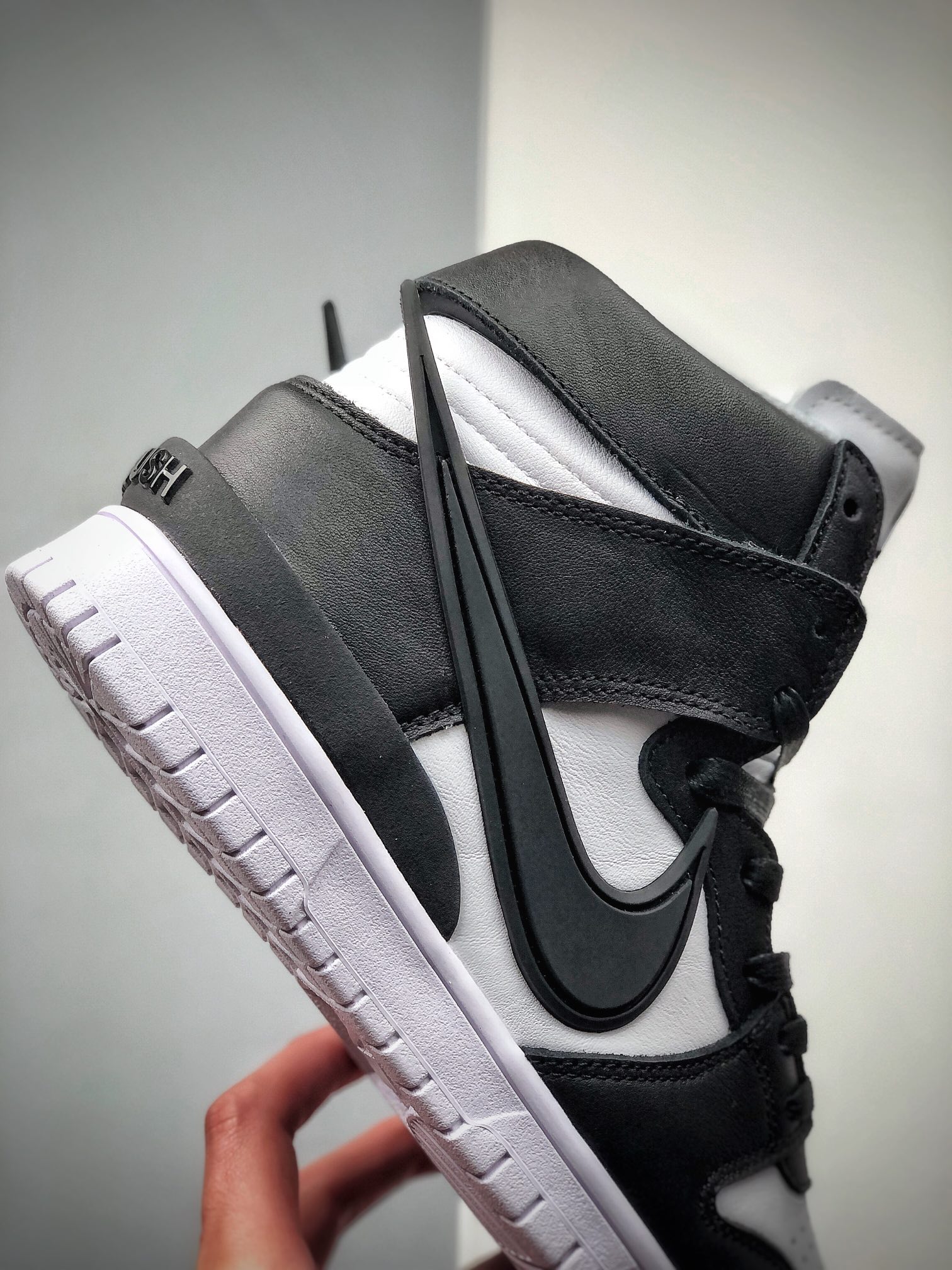 400  AMBUSH xNike SB Dunk High”Black White”扣篮系列高帮休闲运动滑板板鞋 CU7544-001