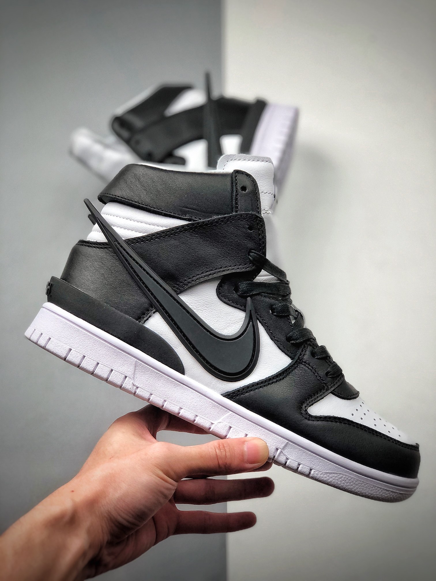 400  AMBUSH xNike SB Dunk High”Black White”扣篮系列高帮休闲运动滑板板鞋 CU7544-001