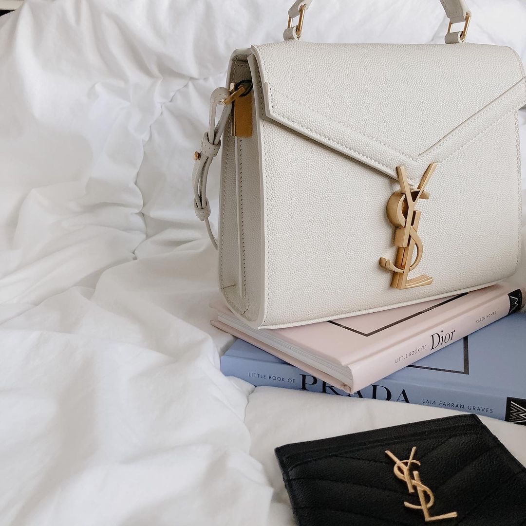 YSL 𝐂𝐚𝐬𝐬𝐚𝐧𝐝𝐫𝐚 Mini 20CM 鱼子酱纹手拎包 602716白色/金扣