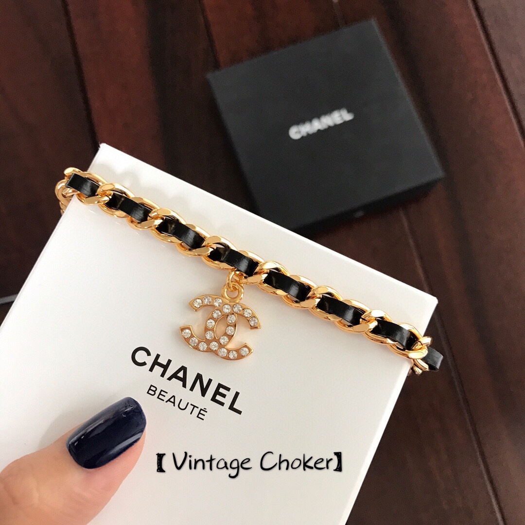 【】  量大咨询客服❗，【C Vintage Choker】非常推荐，上身效果一级棒，Vintage这样