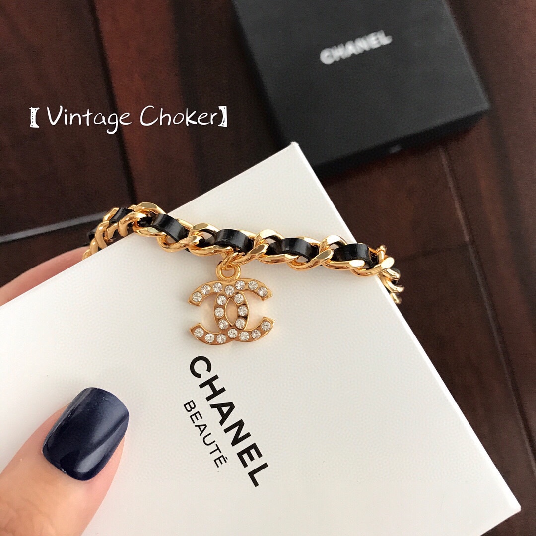 【】  量大咨询客服❗，【C Vintage Choker】非常推荐，上身效果一级棒，Vintage这样