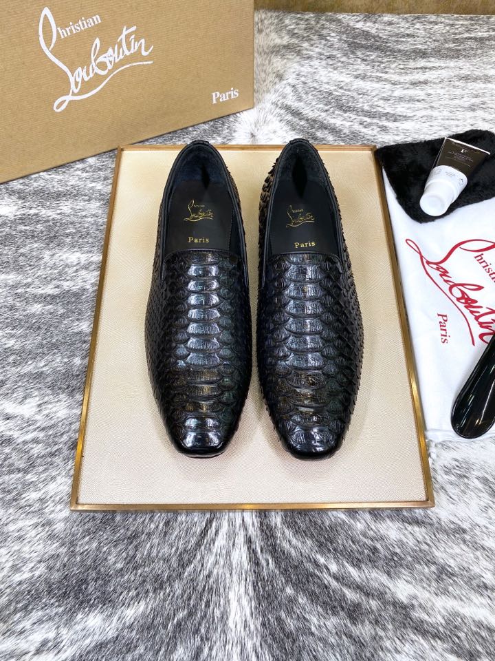 NO:346635,Christian Louboutin [Snakeskin Premium Product] Whole Thai Siamese crocodile leather counter quality quality level can support global counter inspection Italian imported leather bottom 38/44,,crocodile skin,snakeskin,Leather soles19860909克里斯提·鲁布托 Christian Louboutin【蛇皮臻品】整条泰国暹罗鳄鱼皮 专柜精品 质量属精品级别 可支持全球专柜验货 意大利进口真皮大底 38/44,,crocodile skin,snakeskin,Leather soles,Men's shoes