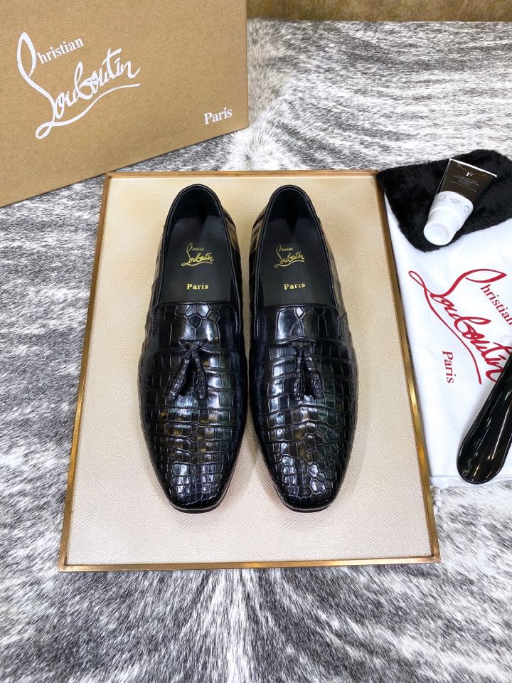 NO:346689,Christian Louboutin [Whole belly product] Thai Siamese crocodile leather counter quality quality level can support global counter inspection Italian imported leather bottom 38/44,,crocodile skin,Leather soles19860909克里斯提·鲁布托 Christian Louboutin【整条肚皮臻品】整条泰国暹罗鳄鱼皮 专柜精品 质量属精品级别 可支持全球专柜验货 意大利进口真皮大底 38/44,,crocodile skin,Leather soles,Men's shoes