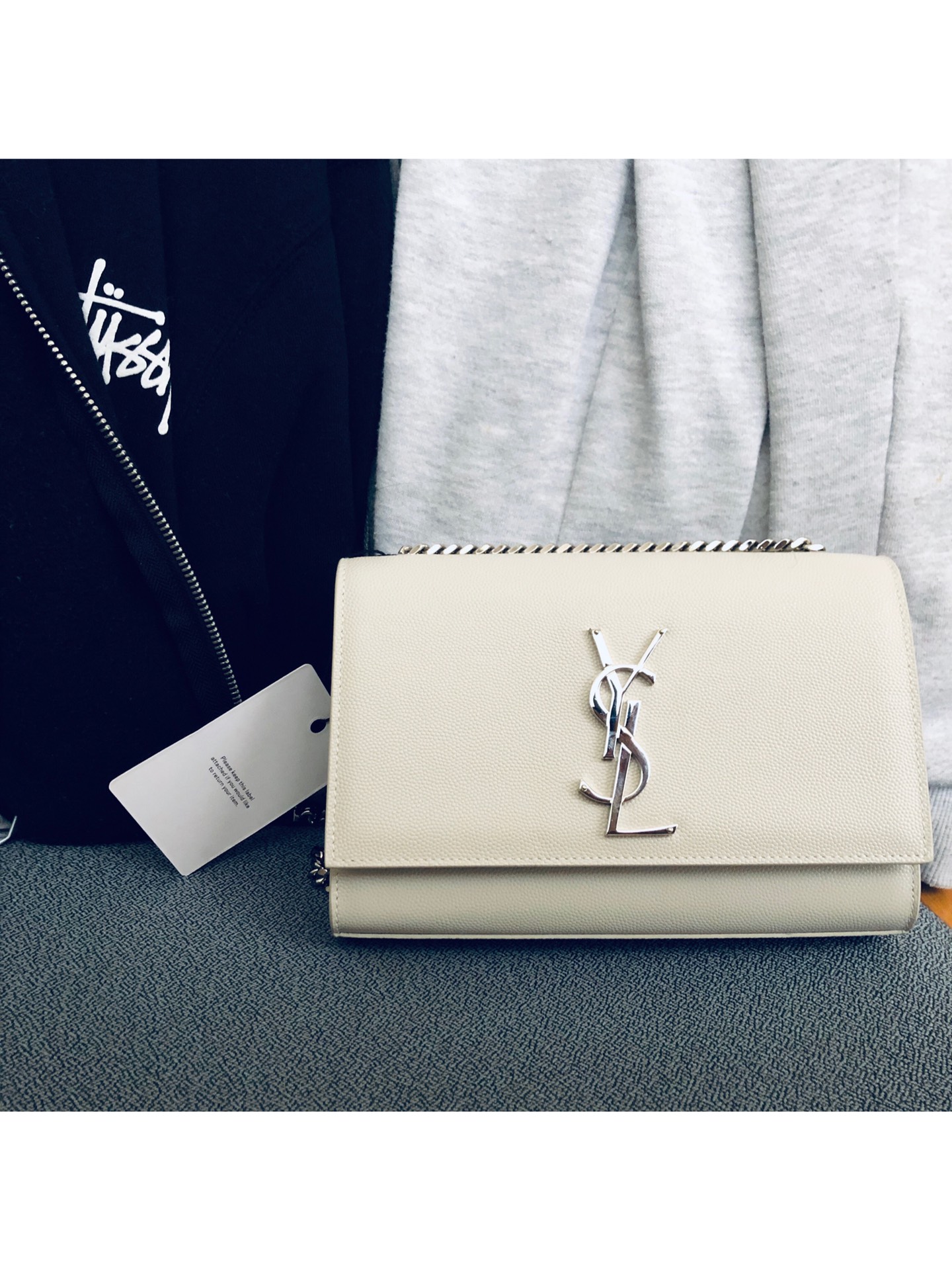 Saint laurent Ysl 𝙆𝙖𝙩𝙚 20𝙘𝙢 链条包 469390白色球纹银扣