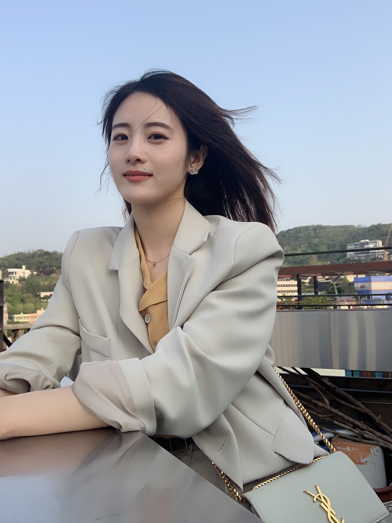 Saint laurent Ysl 𝙆𝙖𝙩𝙚 20𝙘𝙢 链条包 469390白色球纹金扣