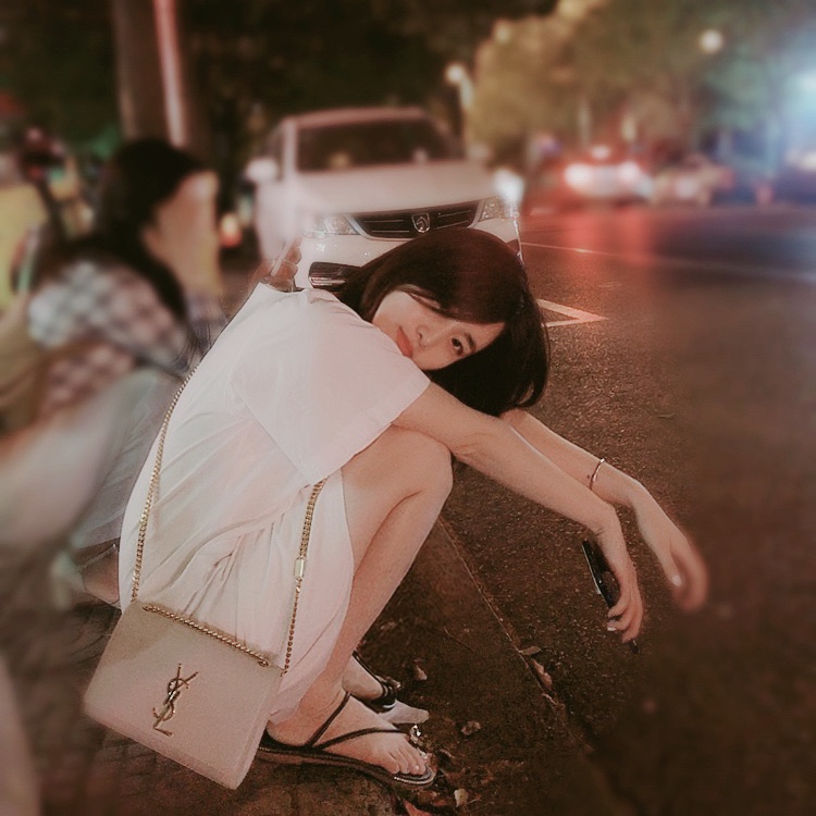 Saint laurent Ysl 𝙆𝙖𝙩𝙚 20𝙘𝙢 链条包 469390白色球纹金扣