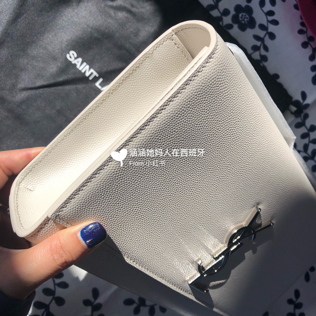 YSL 𝑲𝒂𝒕𝒆 𝟮𝟰𝒄𝒎 鱼子酱斜挎链条包 白色/银扣