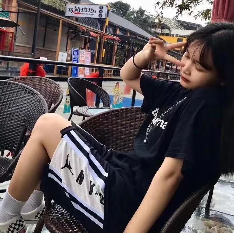 Quick-dry Jordan AJ Ramp Pants for Sporty Fashionistas in Black and White