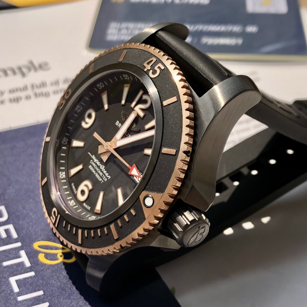批:2600 最新到货 !Original Breitling 原厂正品百年灵超级海洋自动机械腕表,一表一码,带专柜保卡!清新多彩且富有运动感,专门为追求腕表卓越性能和现代格调的男士们设计,力量感、功能性和酷炫的现在风格勾画出百年灵海洋的经典形象,采用坚固的46毫米精钢表壳,腕表配有棘轮式单向表圈,搭载原装B17自动机械机芯,弧面蓝宝石水晶玻璃,双面防眩,渠道入库,价格和款式绝对惊艳,专柜售价3万+,配全套原包装出货!