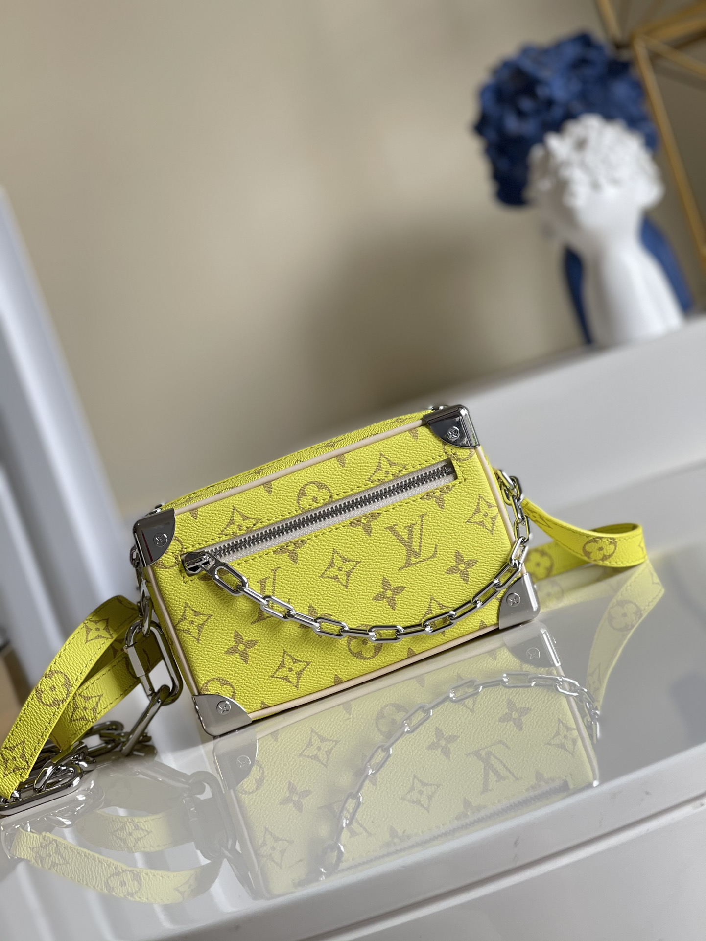 NO:396785,[Exclusive real photo M44480 yellow flower] logo print with contrasting color resin chain strap, exquisite shape This charming handbag has clear edges and elegant connotations. Yellow chain small box oo[handshake][handshake] shows the traditional modern interpretation of the box making resin chain strap. It offers a variety of portable options for shoulder and hand-held size 18.5x13x8cm m.,LV [original leather],louis vuitton19860909【独家实拍M44480 黄花】标志印花搭配对比色树脂链带 造型精致 此款富有魅力的手袋 棱角分明而具优雅内涵 黄花链条小盒子oo[握手][握手]展现出对制箱传统的现代诠释树脂链带提供多种背携选择既可肩背也可手提 size 18.5x13x8cm m.,LV【原厂皮】,louis vuitton,Bag