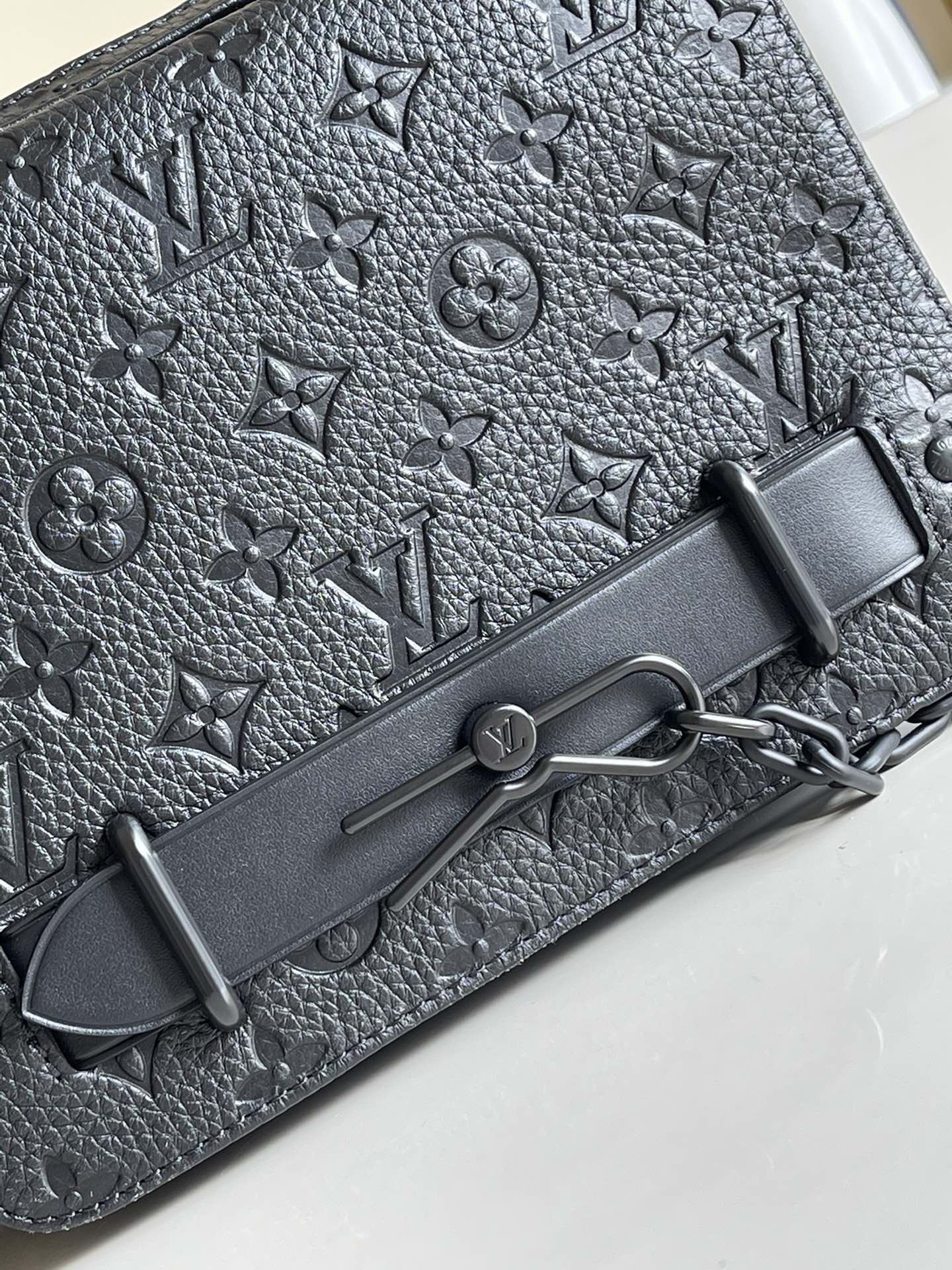 Louis Vuitton Haute Couture Classic Luxury Handbag Shoulder Crossbody 3