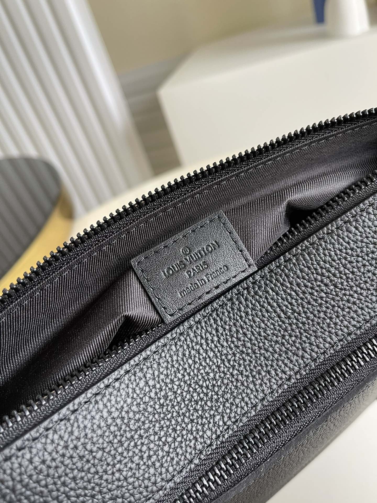 Louis Vuitton LV Aerogram 手包 M69837