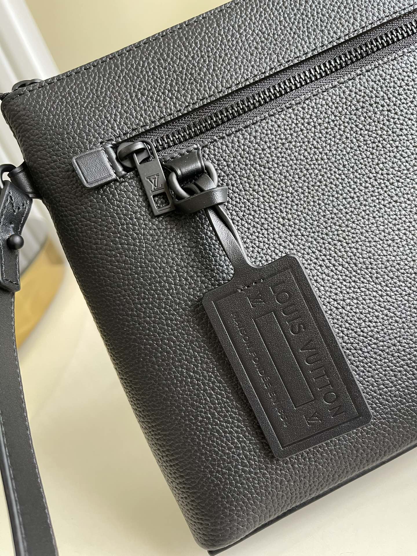 Louis Vuitton LV Aerogram 手包 M69837