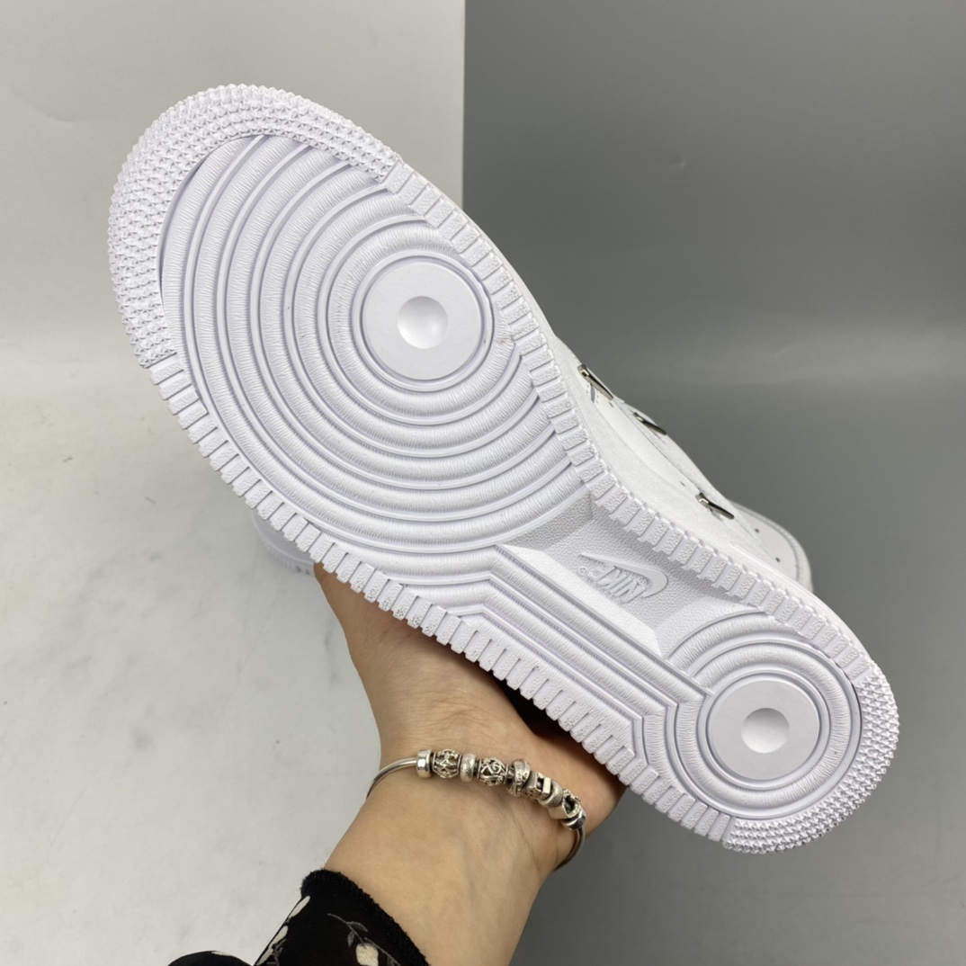 220 Nk Air Force 1’07 Low ”All white” 空军一号“联名小银勾”低帮休闲板鞋 CT1990-100