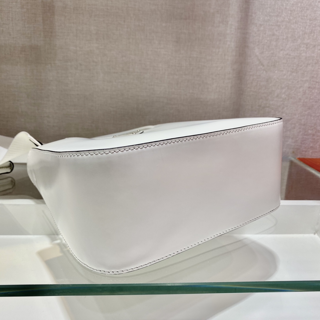 PRADA普拉达亮面皮革手提包1BA320