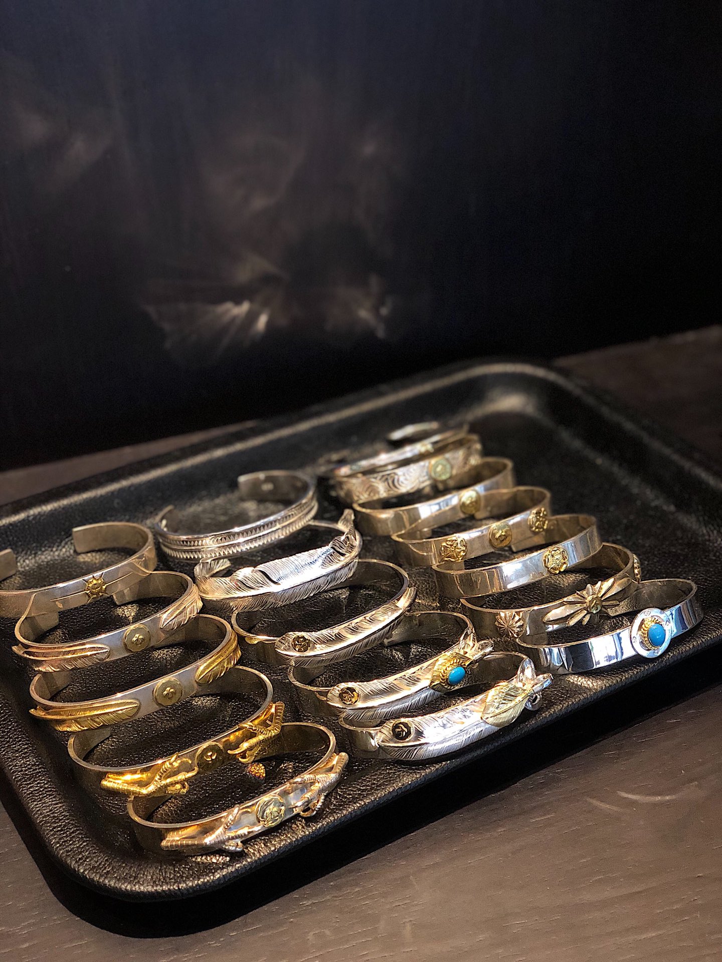 Takahashi Bracelet, Takahashi Feather