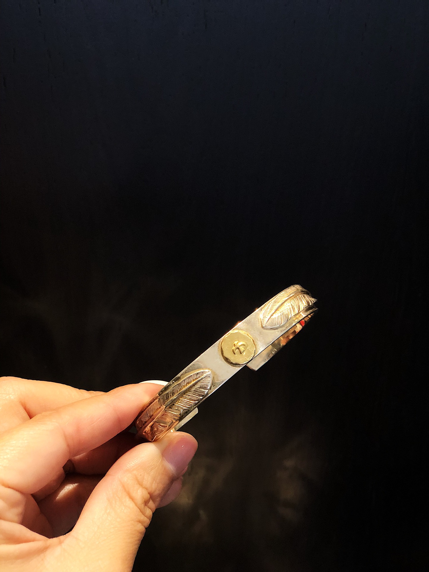 Takahashi Bracelet, Takahashi Feather