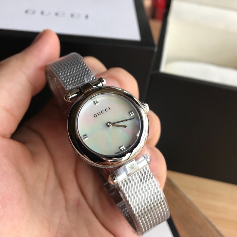 NO:388562,Batch: Original box: 30 Gucci Gucci Basel Watch Exhibition new favorite, brand new design, natural fritillar face, exquisite mesh belt, original Swiss quartz, large parts original factory, medium size ~ 27mm watch diameter, fidelity. New complete set of [color][color],,gucci,gucci19860909批: 原盒:30 古驰 Gucci 巴塞尔钟表展新宠,全新设计,天然贝母面,网带精致,原装瑞士石英,大部件原厂出,中号～27mm表径,保真.全新全套出[色][色],,gucci,gucci,Watch