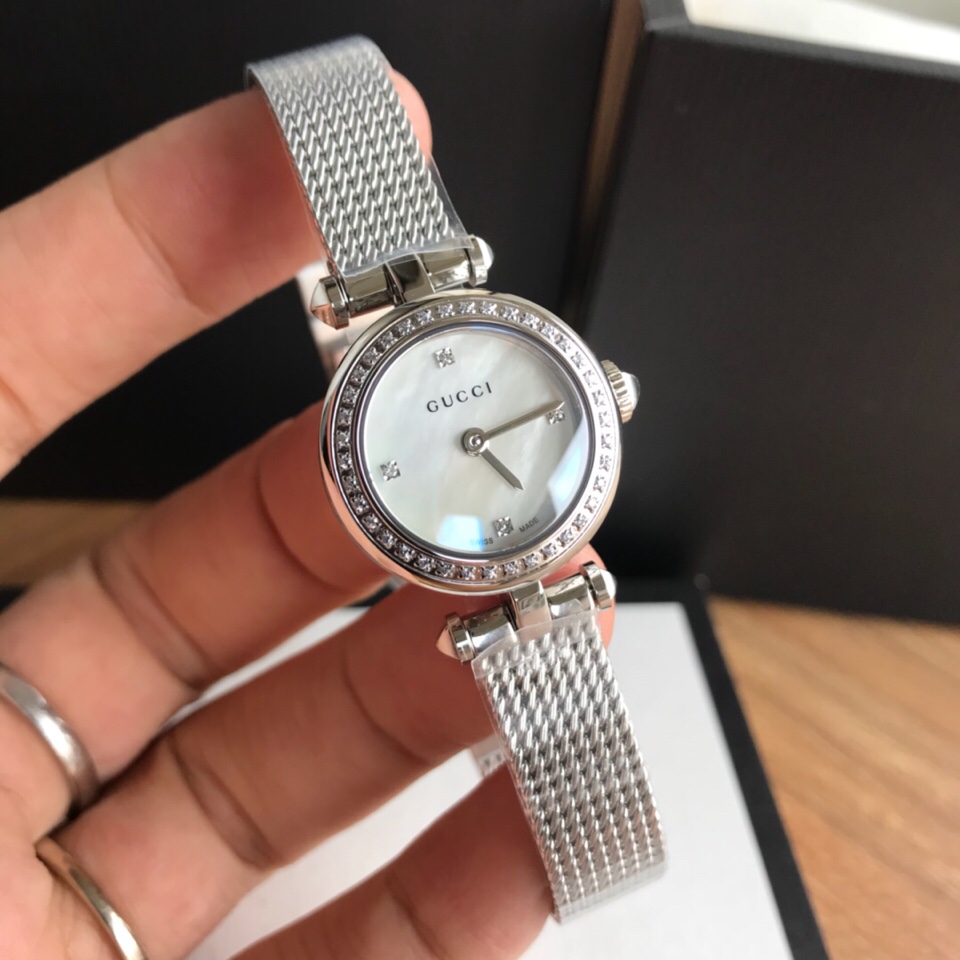 NO:388351,Batch: Original Box: 30 Gucci original Gucci new favorite at Basel Watch Exhibition, brand new design, natural fritillar face, exquisite mesh belt, original Swiss quartz, large parts original factory, small ~ 23mm watch diameter, fidelity. New complete set of [color][color],,gucci,gucci19860909批: 原盒:30 古驰 original Gucci 巴塞尔钟表展新宠,全新设计,天然贝母面,网带精致,原装瑞士石英,大部件原厂出,小号～23mm表径,保真.全新全套出[色][色],,gucci,gucci,Watch