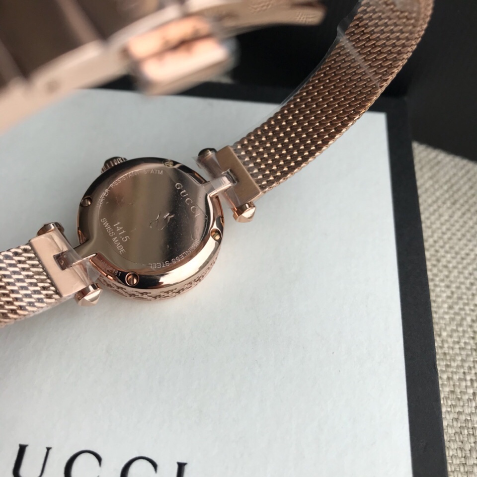 Gucci 古驰巴塞尔钟表展新宠 全新设计 天然贝母面 网带 原装瑞士石英 大部件 出 小号～23mm表径