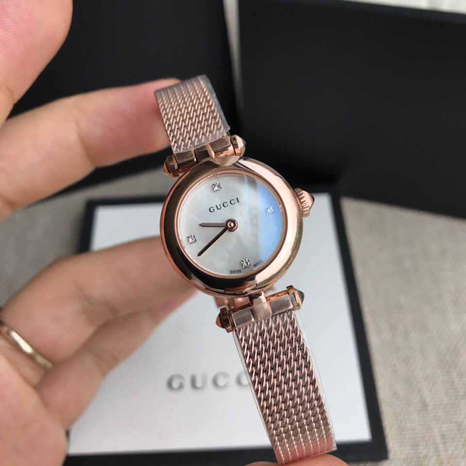 Gucci 古驰巴塞尔钟表展新宠 全新设计 天然贝母面 网带 原装瑞士石英 大部件 出 小号～23mm表径
