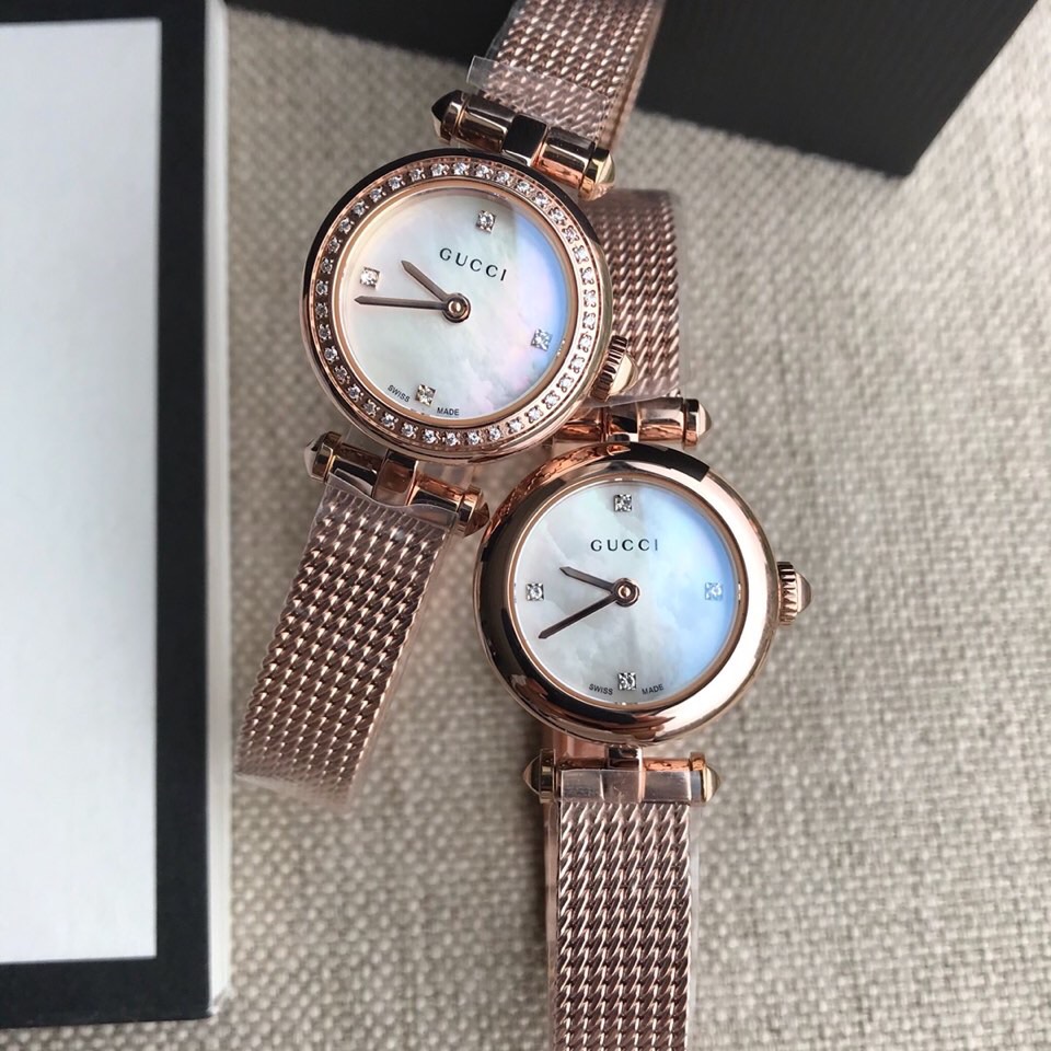 NO:156450,Batch: Original box: 30 Gucci original Gucci, new favorite at Gucci Basel watch exhibition, brand new design, natural fritillar face, exquisite mesh belt, original Swiss quartz, large parts original factory, small ~ 23mm watch diameter, fidelity. New complete set of [color][color],,gucci,gucci19860909批: 原盒:30 古驰 original Gucci,古驰巴塞尔钟表展新宠,全新设计,天然贝母面,网带精致,原装瑞士石英,大部件原厂出,小号～23mm表径,保真.全新全套出[色][色],,gucci,gucci,Watch