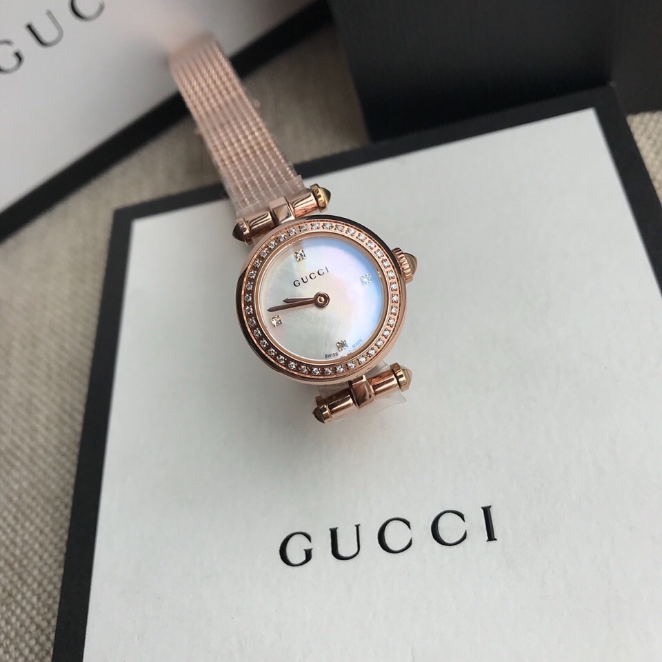 Gucci original Gucci 古驰巴塞尔钟表展新宠 全新设计 天然贝母面 网带 原装瑞士石英