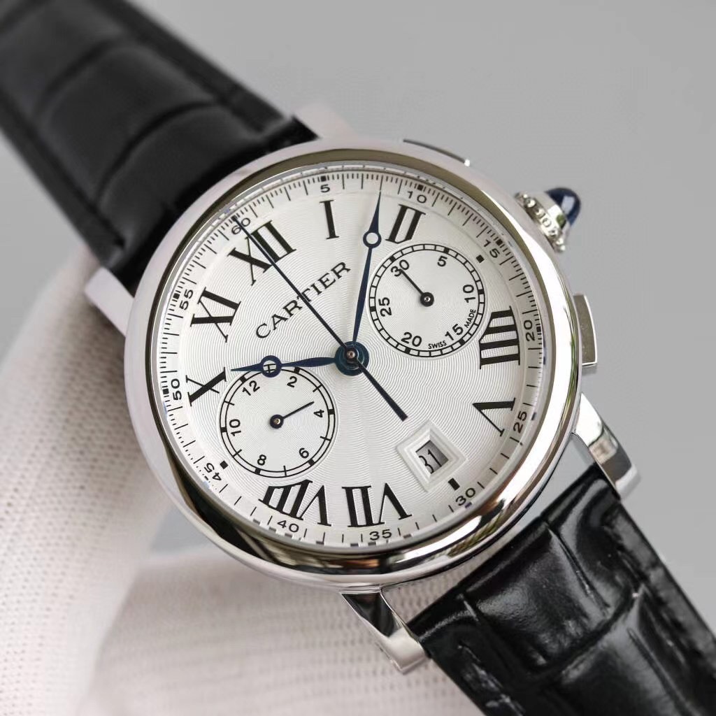 NO:585609,[GZ Factory's latest masterpiece] The highest version of Cartier Rotonde de Cartier chronograph watch No.: WSRO0002 New high-end Cartier GZ produced Rotonde de Cartier chronograph watch!  1 Cartier modified 1904-CH MC type workshop refined self-winding mechanical chronograph movement. 2316L stainless steel case, diameter 40 mm. 3 bead-shaped stainless steel crown, head set with a cabochon synthetic spinel. Silver-plated dial with sunray effect, apple-shaped blue steel hands, small dial sword-shaped blue steel hands. Sapphire crystal mirror!  4 semi-matte black/brown calfskin strap, stainless steel matte folding original buckle. Calendar display window at 56 o'clock, sapphire crystal transparent case back. Produced by GZ Factory, a one-to-one replica, it must be a high-quality product. All watch friends are welcome to taste it!  Configure three codes in one package!  ,,cartier,cartier,cowhide19860909【GZ Factory最新力作】最高版本 卡.地亚Rotonde de Cartier计时腕表 编号: WSRO0002新款高端卡地亚GZ出品 Rotonde de Cartier计时腕表！ 1卡地亚改1904-CH MC型工作坊精制自动上链机械计时机芯. 2316L精钢表壳,直径40毫米 3圆珠形精钢表冠,把头镶嵌一颗凸圆形合成尖晶石.镀银表盘带太阳纹放射效果,苹果形蓝钢指针,小表盘剑形蓝钢指针.蓝宝石水晶镜面！ 4半哑光黑色/棕色小牛皮表带,精钢磨砂折叠原装表扣. 56时位置设日历显示窗,蓝宝石水晶透明表背. GZ Factory出品,一比一复刻,必属精品.欢迎各路表友品鉴！配置三码合一配套！,,cartier,cartier,cowhide,Watch