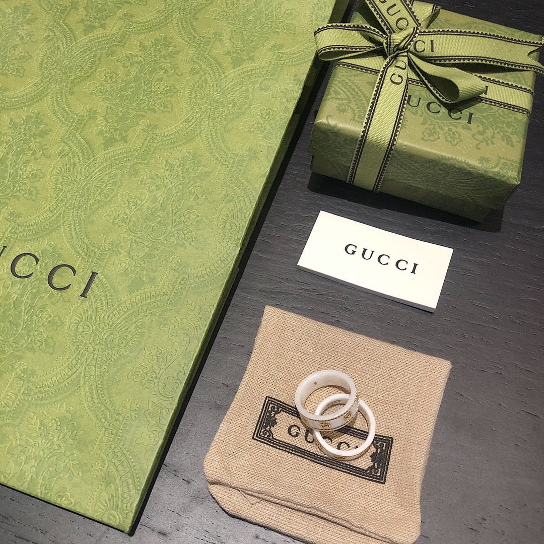 NO:103940,New Year's couple model [New product is on the shelves]* Lcon double G ceramic ring with white full circle G elements unique shape very entry-level couple model currently latest version: 12-22# No.: 280340, Gucci ring, gucci,ring19860909新年款情侣款【新品上架】* Lcon 双G 陶瓷戒指 白色满圈G元素 造型独特 非常入门级别 可做情侣款 目前最新版的版本 :12-22# 编号:280340,古驰戒指,gucci,ring,Jewelry