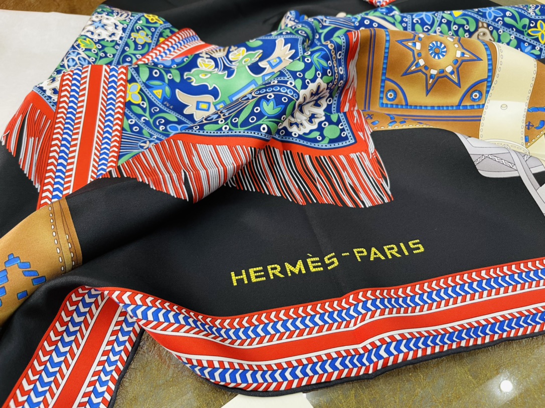 Hermes爱马仕『草原马䯃』100%桑蚕丝围巾