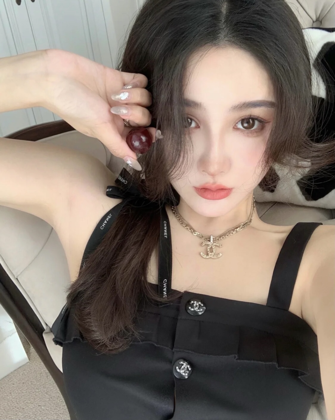 NO:635474,88180, ready-made super hot model, new double-layer chain embossed double C pendant light gold necklace, ensure consistent size of workmanship details, specially customized chain will be shipped slower than the market. If you want the right version of the baby, please place an order. Z version customization, brass gold plating, Swarovski diamonds, with packaging, necklace, necklace, gold plating, Cartier high-end jewelry1986090988180,现货秒发超级爆款 新款双层链条浮雕双C吊坠浅金色项链 保证做工细节大小一致 专门定制链条才比市面慢出货 要对版的宝贝来下单 z版定制 黄铜镀金 施华洛钻 带包装 项链,,necklace,gold plating,卡迪亚高端饰品,Jewelry