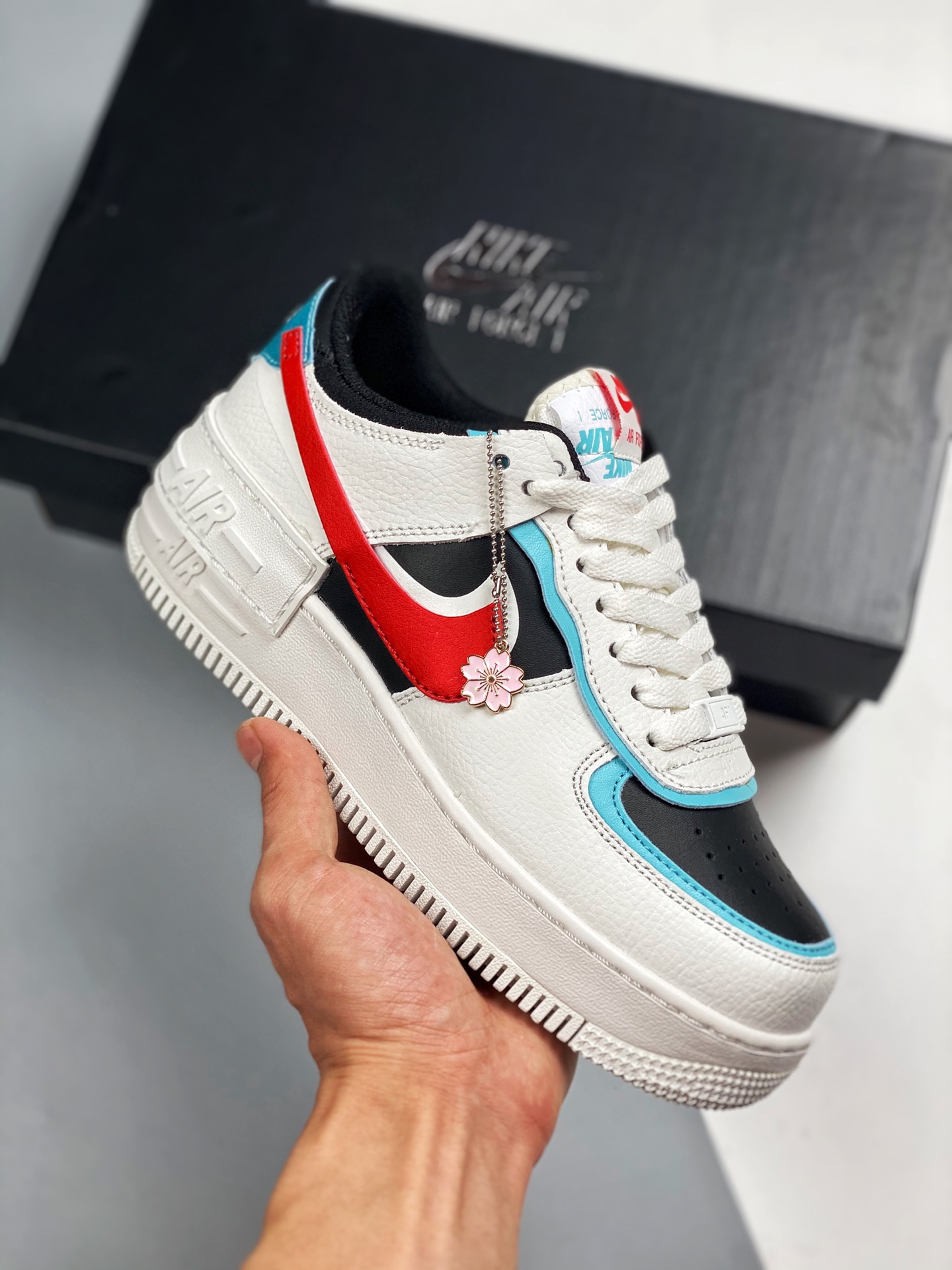 Air Force 1 Shadow blanco, azul y rojo, zapatilla de skate ligera de caña baja con aumento de altura, "macaro…