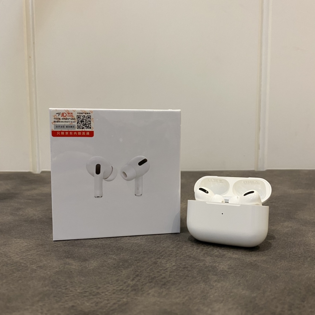 最强让利💰100 利润自己加 非市面便宜垃圾货 质量稳定 可退换‼️ 苹果AirPodsPro三代耳机 ln京东正版 络达虎头主板 负一屏长显+电量稳定 真实降噪通透模式 随意切换! 原厂黑网罩+开孔降噪网 重量同步正品56g! 设置随意改名跟定位 带IPX4防水功能! 按压切歌操作 三真电量显示 ACC无损解码! 配套四个原装带网耳塞 配件同步正品! 耳机充满可使用3-4小时,电池盒待机72小时! 赠送保护壳 京东防伪标 京东发票 发货袋等全套配件!