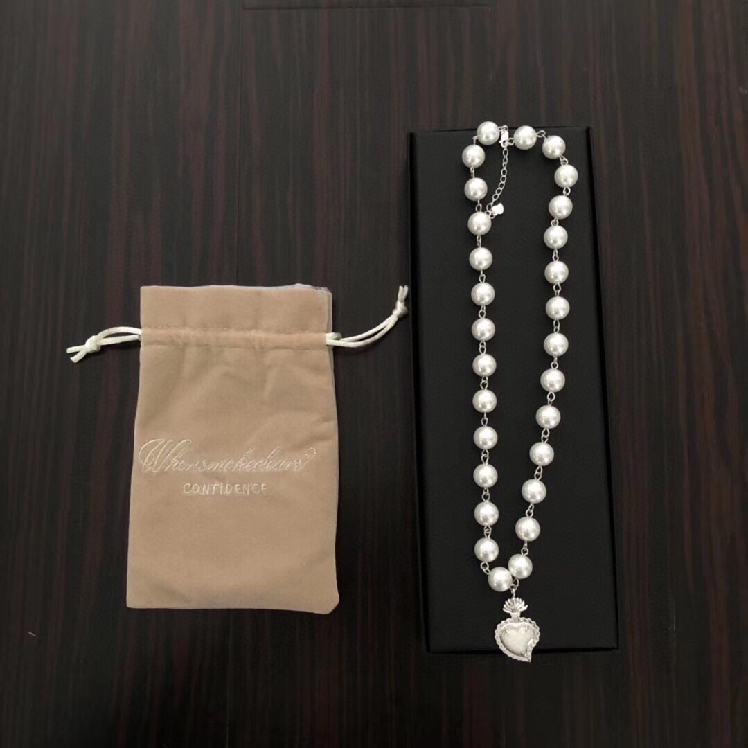 NO:632505,88240 Z, for large quantities, please contact customer service [Trendy Special Edition] and you will receive a free AR velvet bag!  [A must-have for fashionistas] If you don’t own such a necklace, I’m sorry, you are not a fashionable man or a fashionable woman. It is a must-have for fashionable men or women. Fashionable people must love it. Yes, what is the traditional bvlG@ri, diamond, pink, red, fashionable people can’t understand it, but fashionable people only love it.  This [Whensmokeclears Love Pearl Necklace], we specially launch, ZZ sterling silver, specific glass beads, natural opal, giving you a perfect [special edition] [wit] [wit],,bottega  veneta,bvlgari,necklace,pure silver,Cardia high-end jewelry1986090988240 Z ,量大咨询客Fu【潮人特别版】 送AR绒布袋！【潮人必备款】如果你没拥有这样一条项链,对不起,你不是潮男or潮女潮人必备的火爆款,潮人必爱,是的,什么传统的bvlG@ri,钻石,粉色,红色,潮人看不懂,潮人只爱这款【Whensmokeclears爱心珍珠项链】,我们特别推出,一致致Z纯银,特定玻璃珠,天然澳宝,给各位潮人一个完美的【特别版】[机智][机智],,bottega veneta,bvlgari,necklace,pure silver,卡迪亚高端饰品,Jewelry