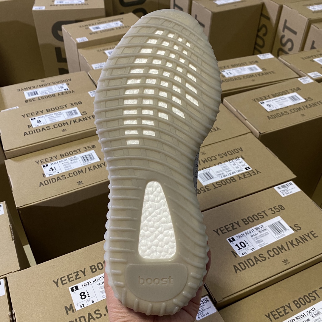 Yeezy350尾灯尺码36-48总