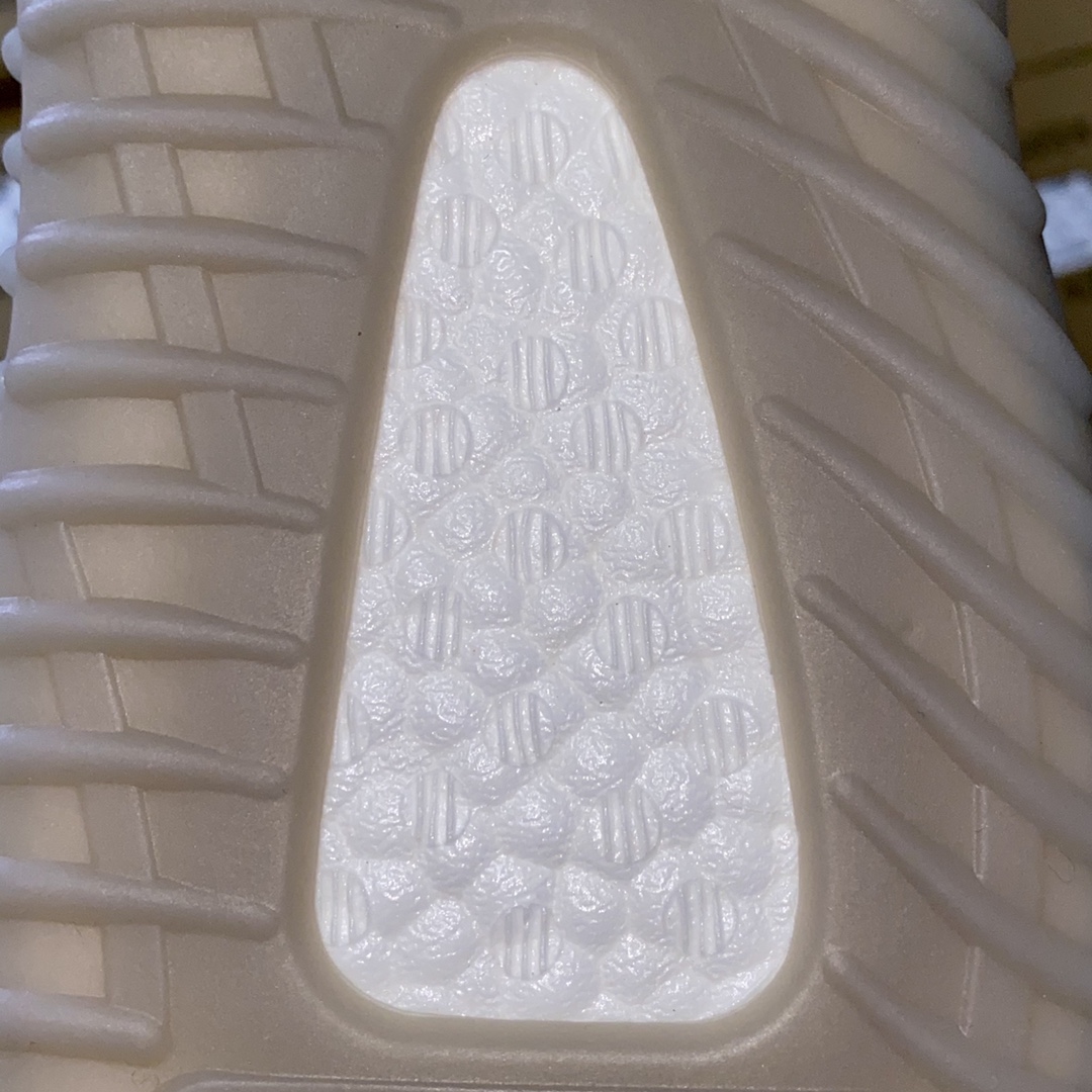 Yeezy350尾灯尺码36-48总