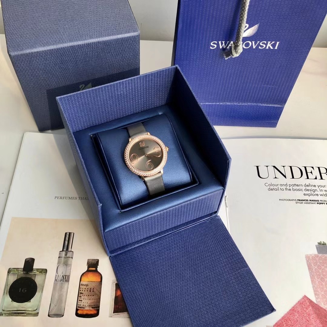 Unknown 施华洛世奇女士石英腕表 三色可以选择 表圈上缀有178颗超细密镶Swarovski仿水晶