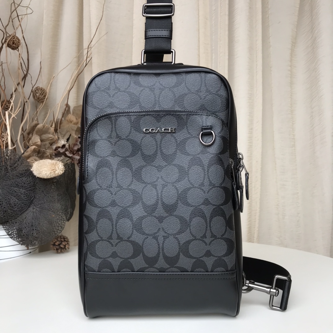 Coach 新款 89937 PVC配皮 COACH蔻驰 新款男士真皮软皮商务休闲胸包 可前置也可后背