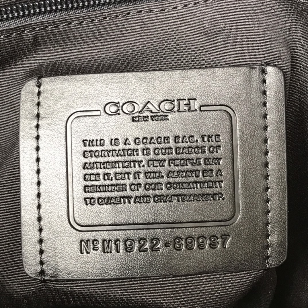 Coach 新款 89937 PVC配皮 COACH蔻驰 新款男士真皮软皮商务休闲胸包 可前置也可后背