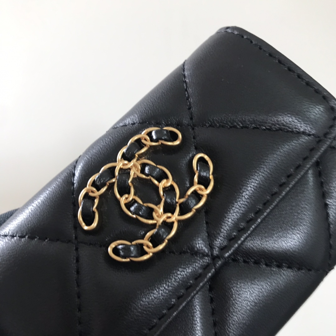 Chanel 升级版大格子盖头卡包 款号Ap3759