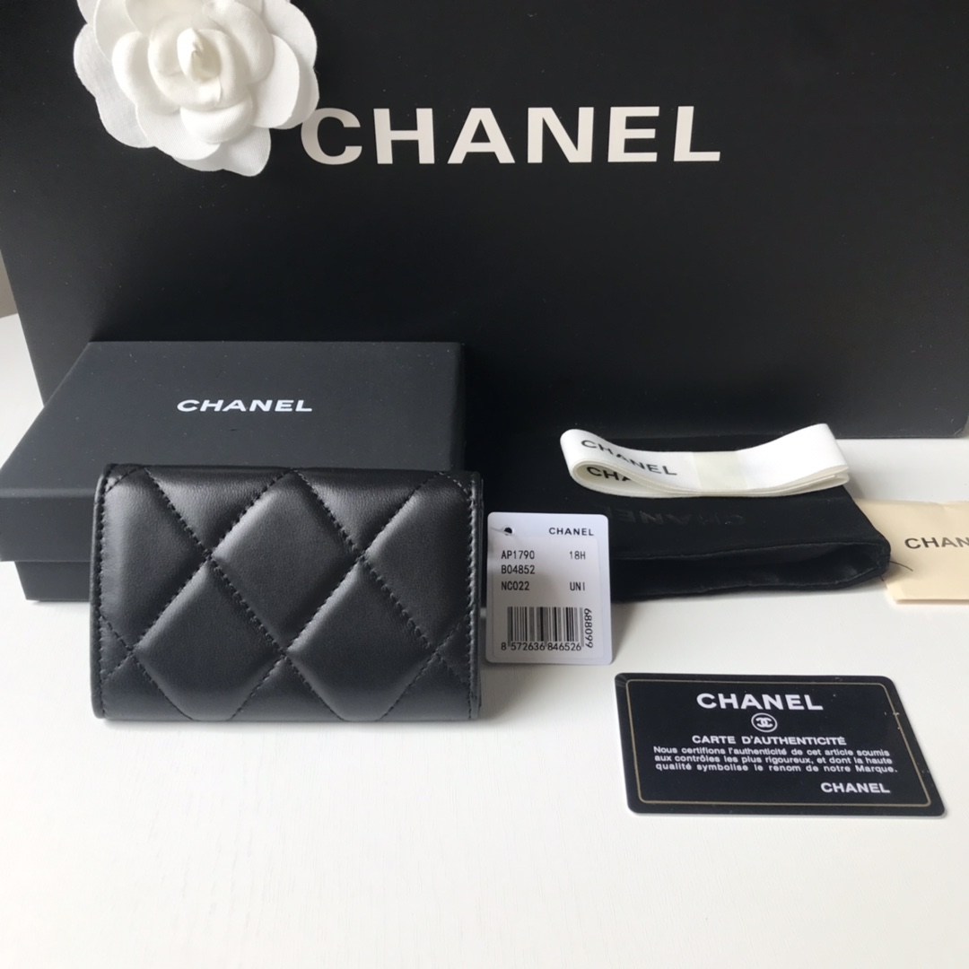 Chanel 升级版大格子盖头卡包 款号Ap3759