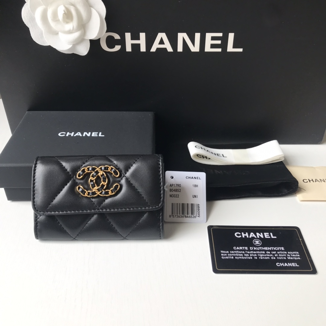 Chanel 升级版大格子盖头卡包 款号Ap3759