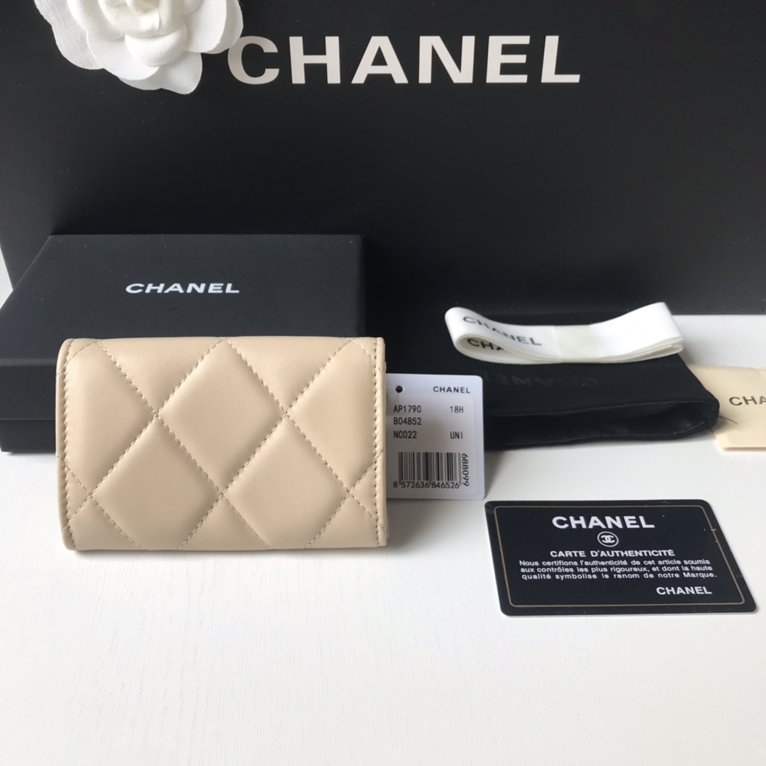 Chanel 升级版大格子盖头卡包 款号Ap3759