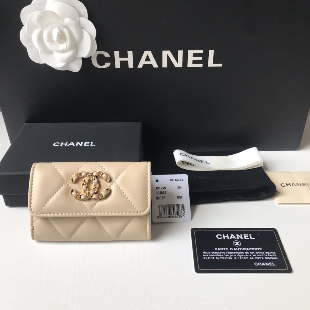 Chanel 升级版大格子盖头卡包 款号Ap3759